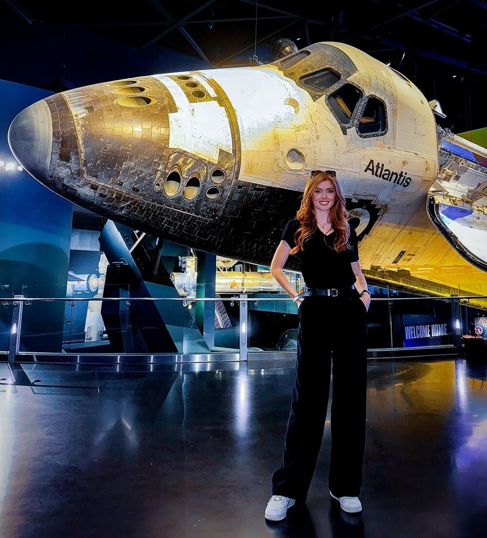 View - Ứng viên sáng giá Miss World 2023: Đam mê lái máy bay, quá khứ nhiều vết 'sẹo'