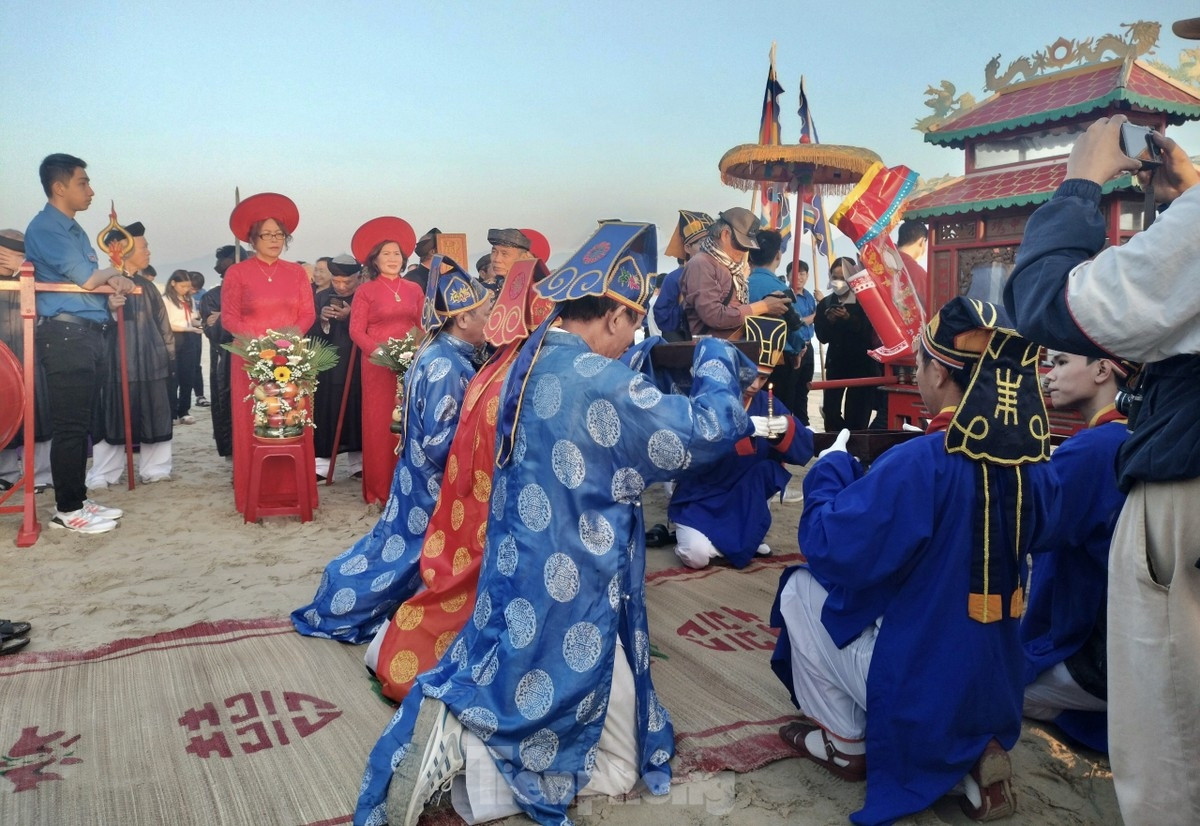 unique cau ngu festival in da nang excites fishermen picture 4