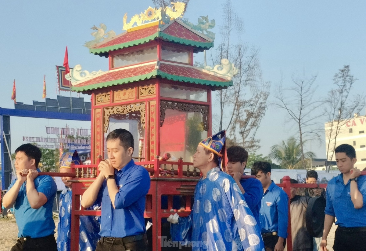 unique cau ngu festival in da nang excites fishermen picture 5