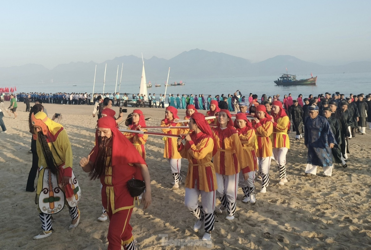 unique cau ngu festival in da nang excites fishermen picture 7