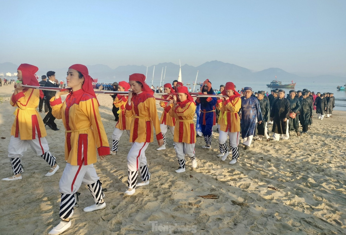 unique cau ngu festival in da nang excites fishermen picture 8