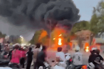 Bản tin trưa 10/3: Cháy hơn 200 xe tang vật vi phạm trong trụ sở công an huyện