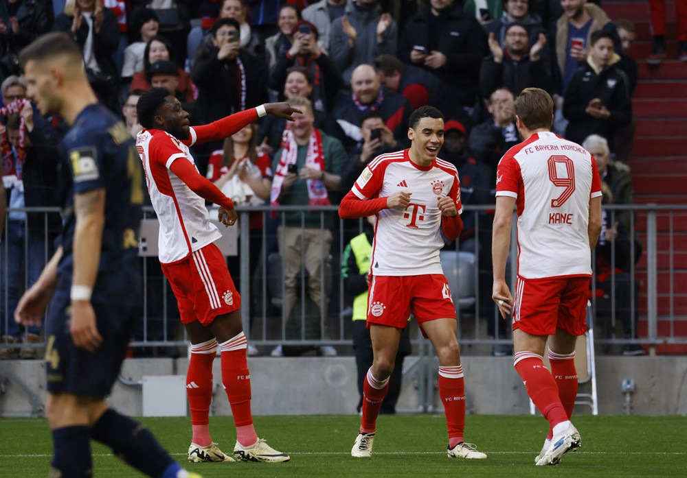 bayern munich 8 1 mainz 2.jpg