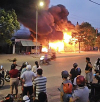 Bản tin sáng 10/3: Lửa bùng cháy dữ dội trong khuôn viên trụ sở công an huyện