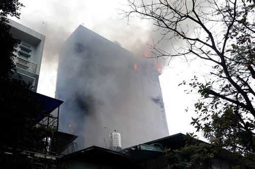 Cháy kho trong ngõ, lửa lan sang 3 nhà kế bên ở Hà Nội