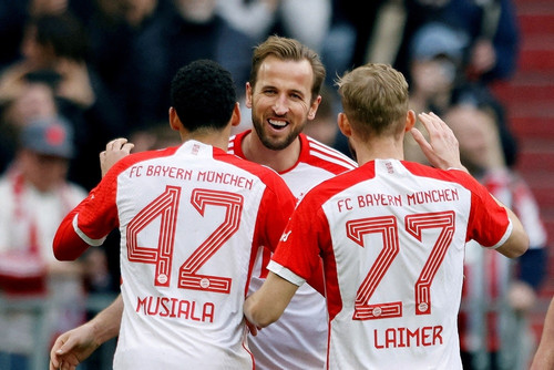 Harry Kane lập hat-trick, Bayern Munich thắng trận 8-1