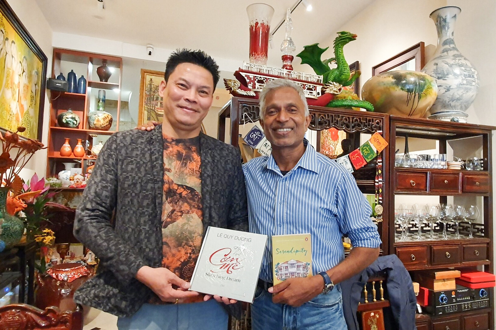 Nhà văn Ashok Ferrey: 'Tôi thích đọc một tác phẩm không hoàn hảo'