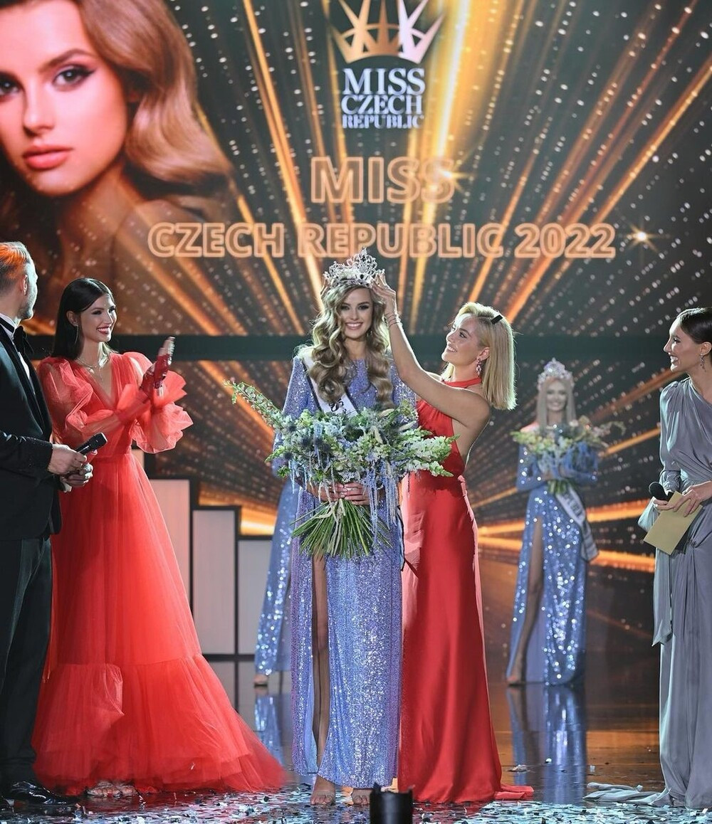 View - Tân Miss World 2023 cao 1,81m, xinh như thiên thần và học vấn ấn tượng