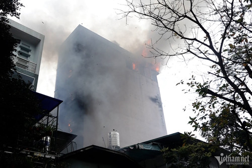 Bản tin chiều 10/3: Cháy kho trong ngõ, lửa lan sang 3 nhà kế bên ở Hà Nội