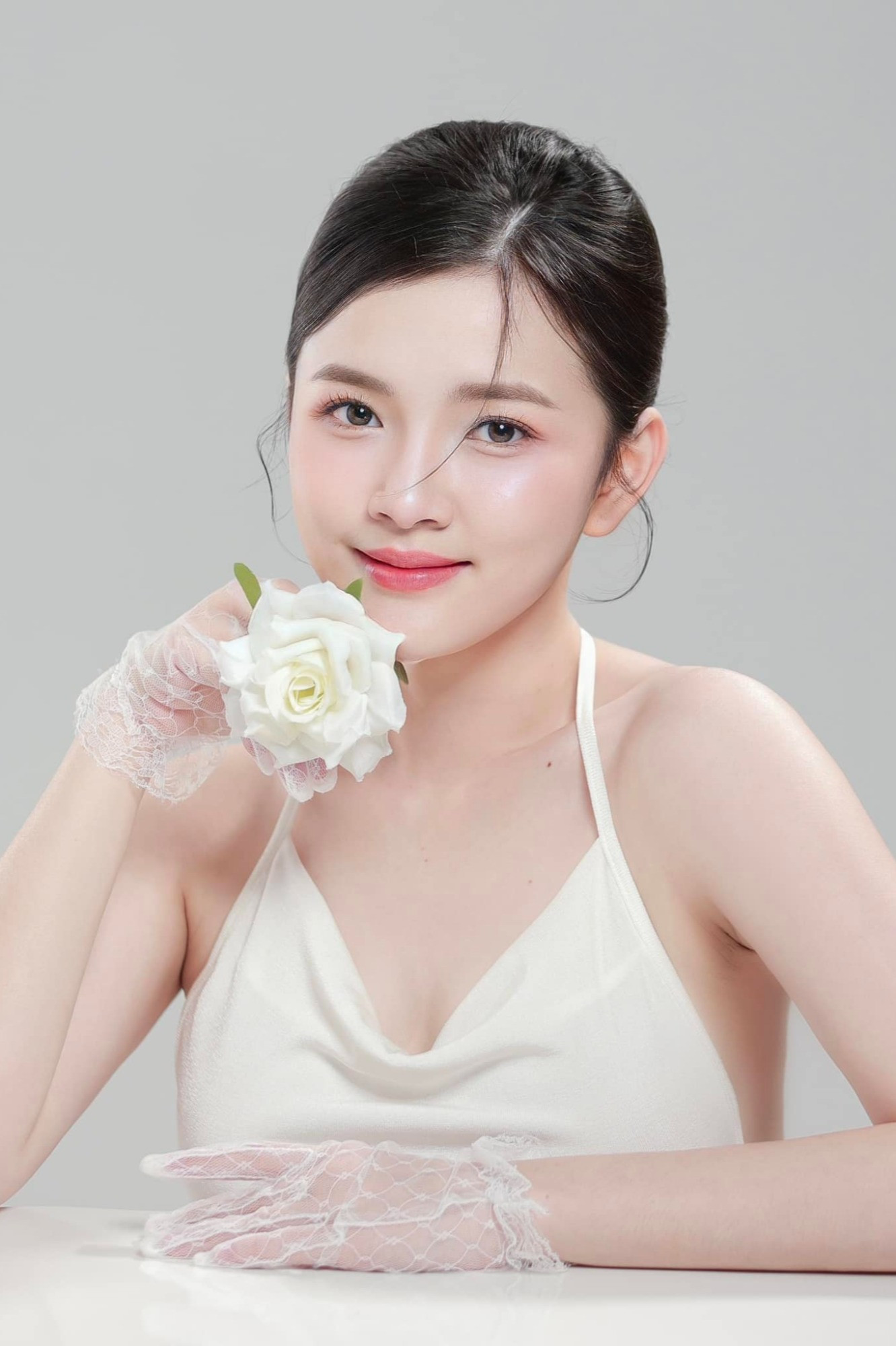 View - Nữ MC thời tiết Khánh Linh khóc vì nhịn đói, giảm 23kg để lên sóng VTV