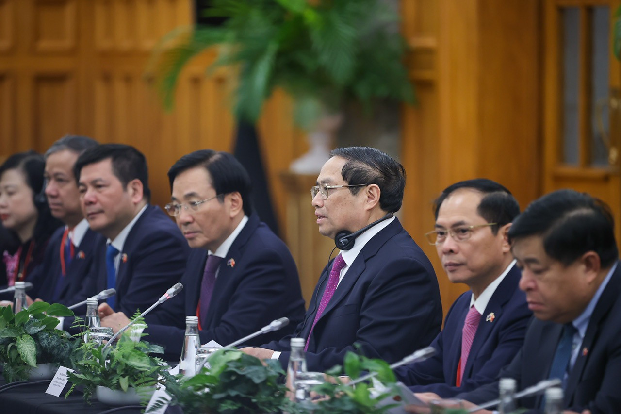 
Thủ tướng Phạm Minh Chính mời Thủ tướng Christopher Luxon thăm chính thức Việt Nam vào thời gian thích hợp và Thủ tướng Christopher Luxon đã vui vẻ nhận lời. 
