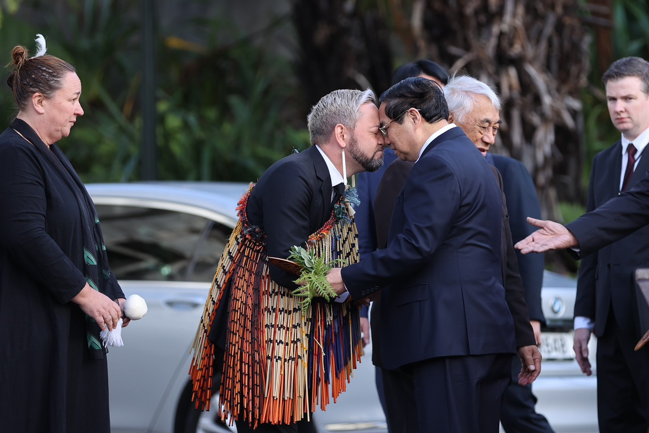 View - New Zealand bắn đại bác chào đón Thủ tướng Phạm Minh Chính