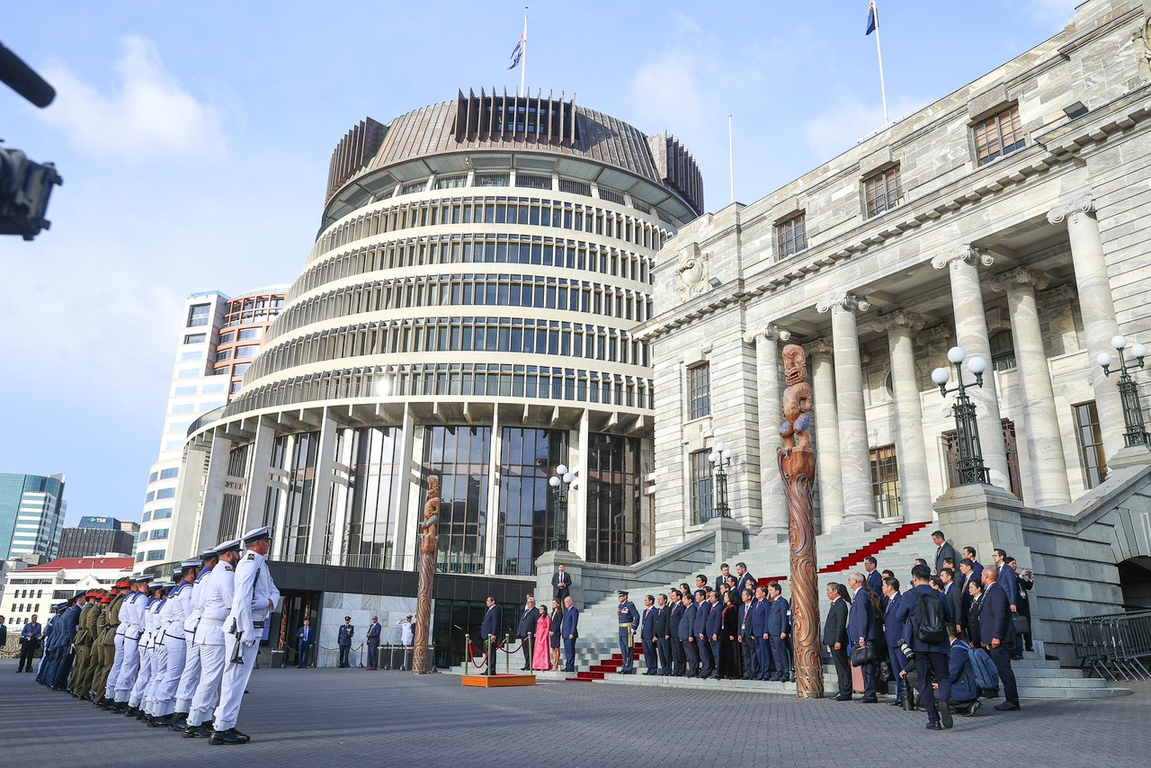 View - New Zealand bắn đại bác chào đón Thủ tướng Phạm Minh Chính