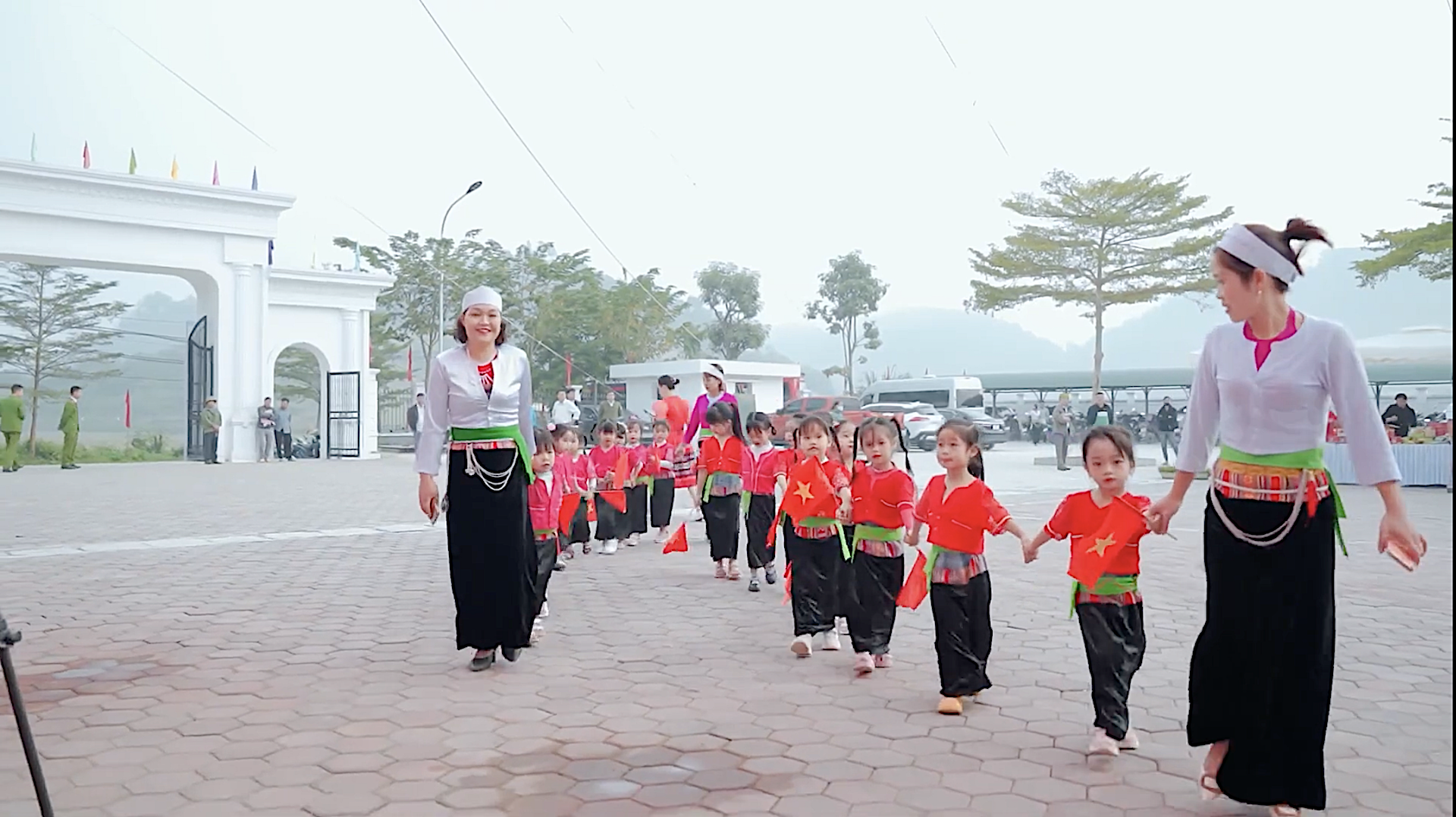 Hà Nội hỗ trợ nâng cao đời sống vật chất, tinh thần cho phụ nữ vùng DTTS