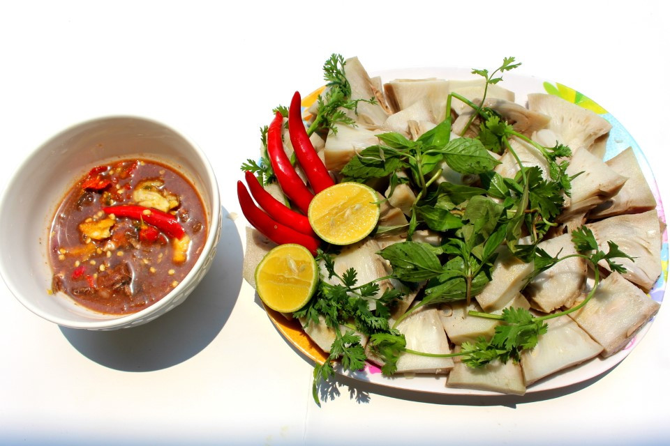Boiled young jackfruit, a Quang region specialty