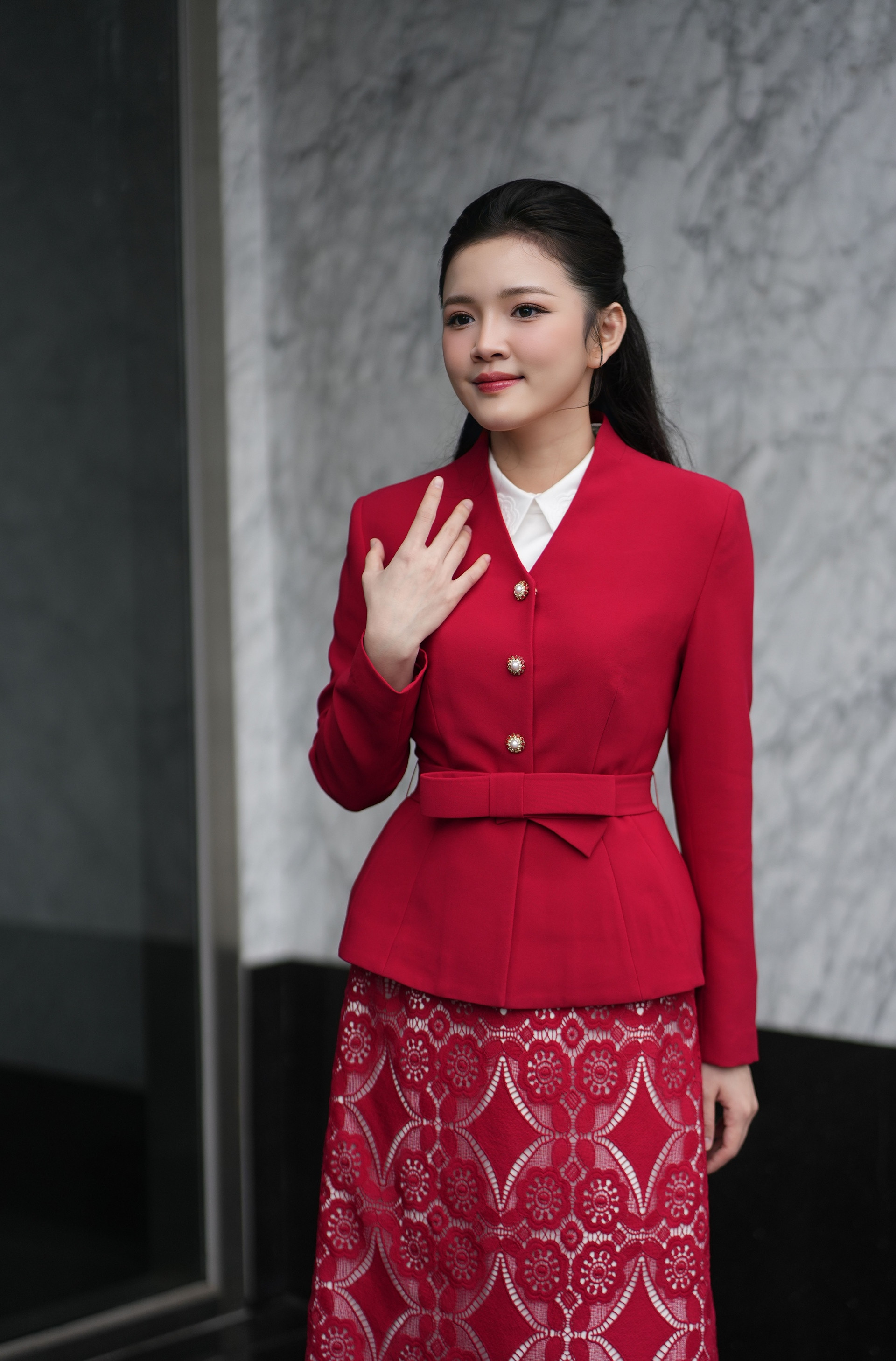 View - Nữ MC thời tiết Khánh Linh khóc vì nhịn đói, giảm 23kg để lên sóng VTV