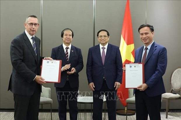 PM meets Vietnamese scientists, NZ business circle in New Zealand hinh anh 2