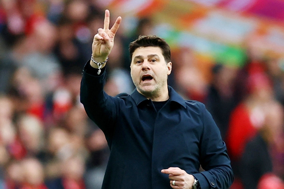 Pochettino phản ứng gắt khi fan Chelsea hô tên Mourinho