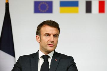 Tổng thống Pháp lần thứ 3 liên tiếp hoãn thăm Ukraine