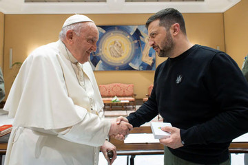 Ukraine phản bác đề xuất của Giáo hoàng, quả quyết sẽ không ‘giương cờ trắng’