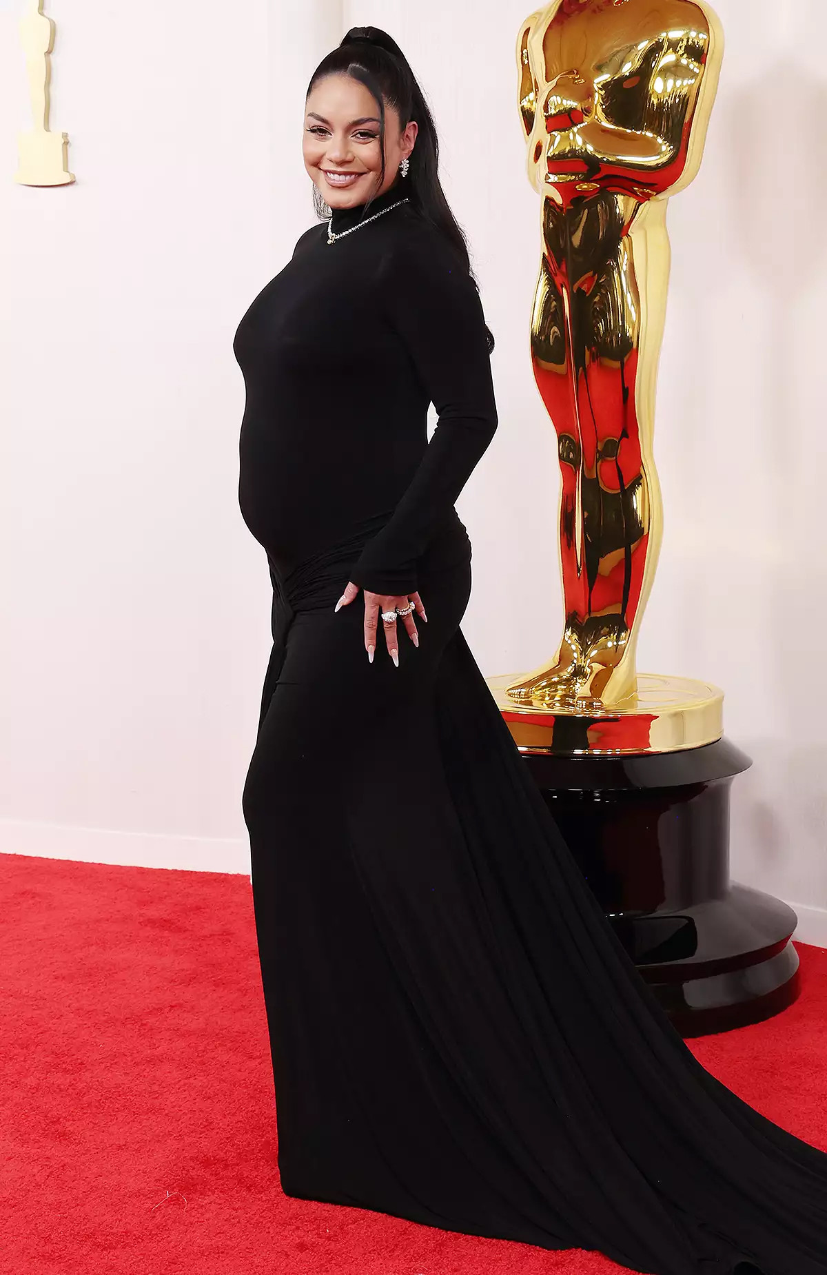 View - Dương Tử Quỳnh đeo trang sức kim cương đến sự kiện điện ảnh lớn nhất hành tinh