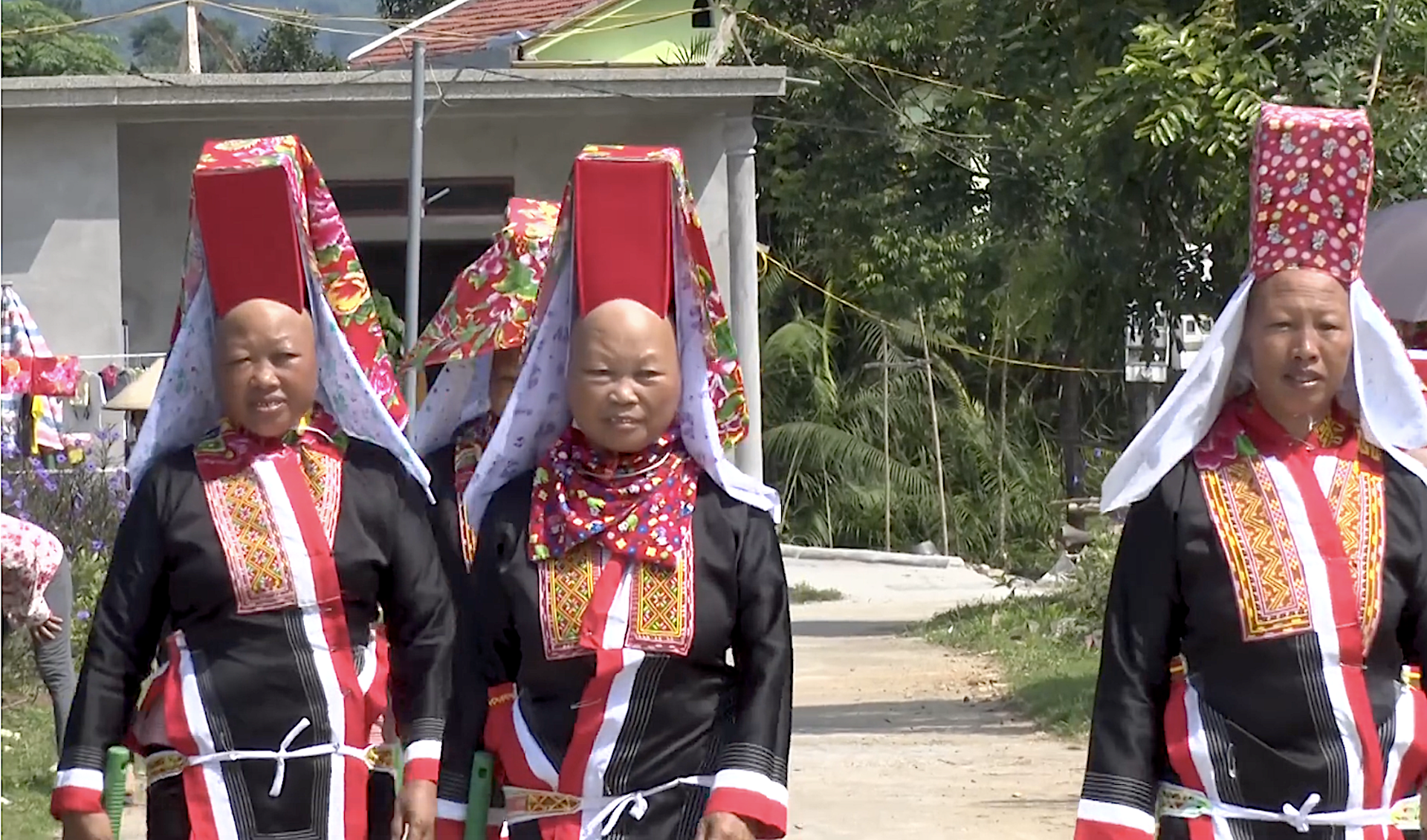 Bảo tồn, phát huy các giá trị văn hoá truyền thống của dân tộc Dao miền Đông Bắc