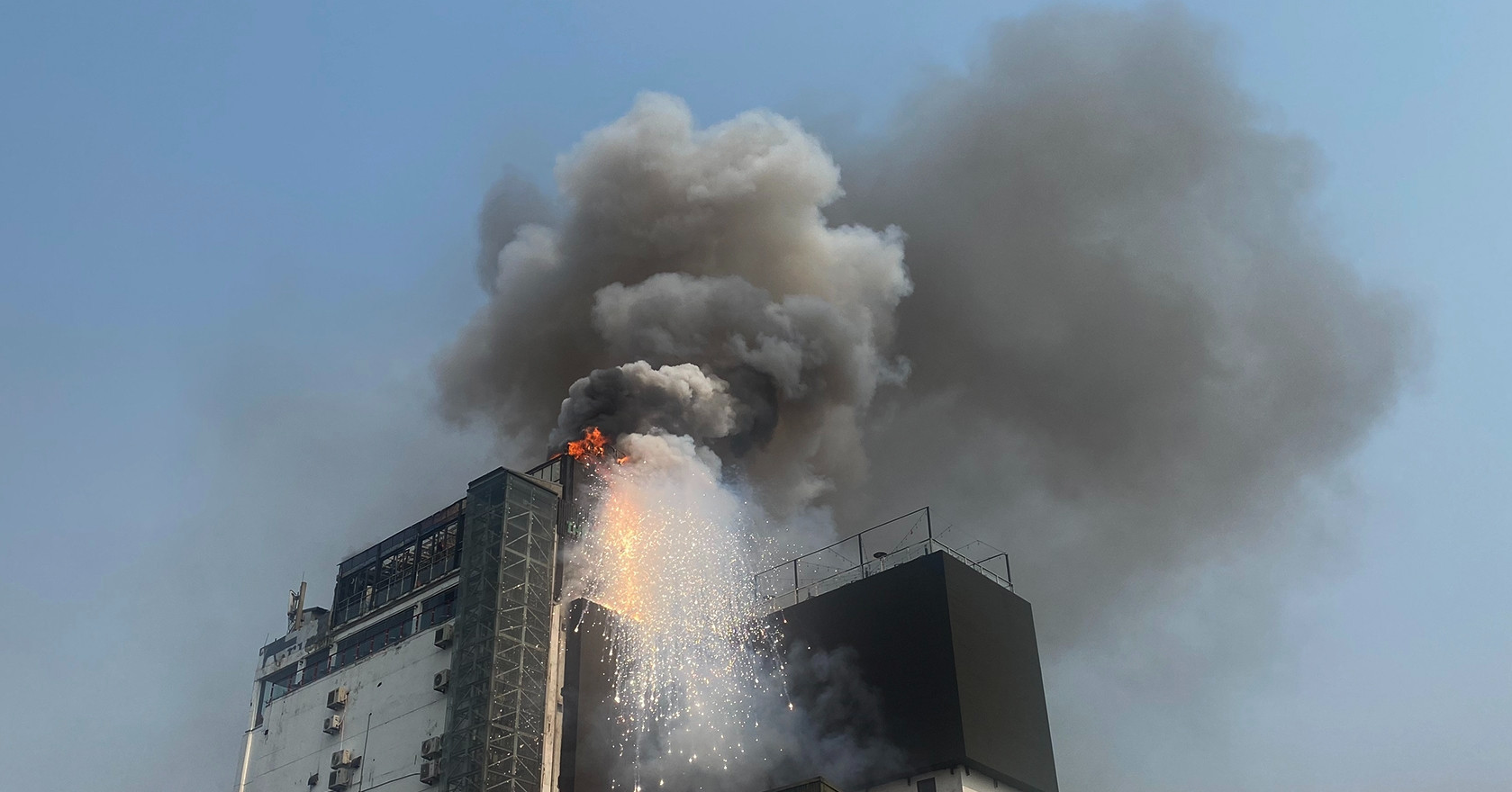 View - Cháy lớn tại tòa nhà OCD ở Hà Nội