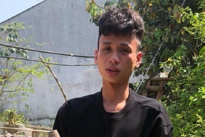 Con trai mang súng sang nhà hàng xóm xử lý mâu thuẫn cho mẹ