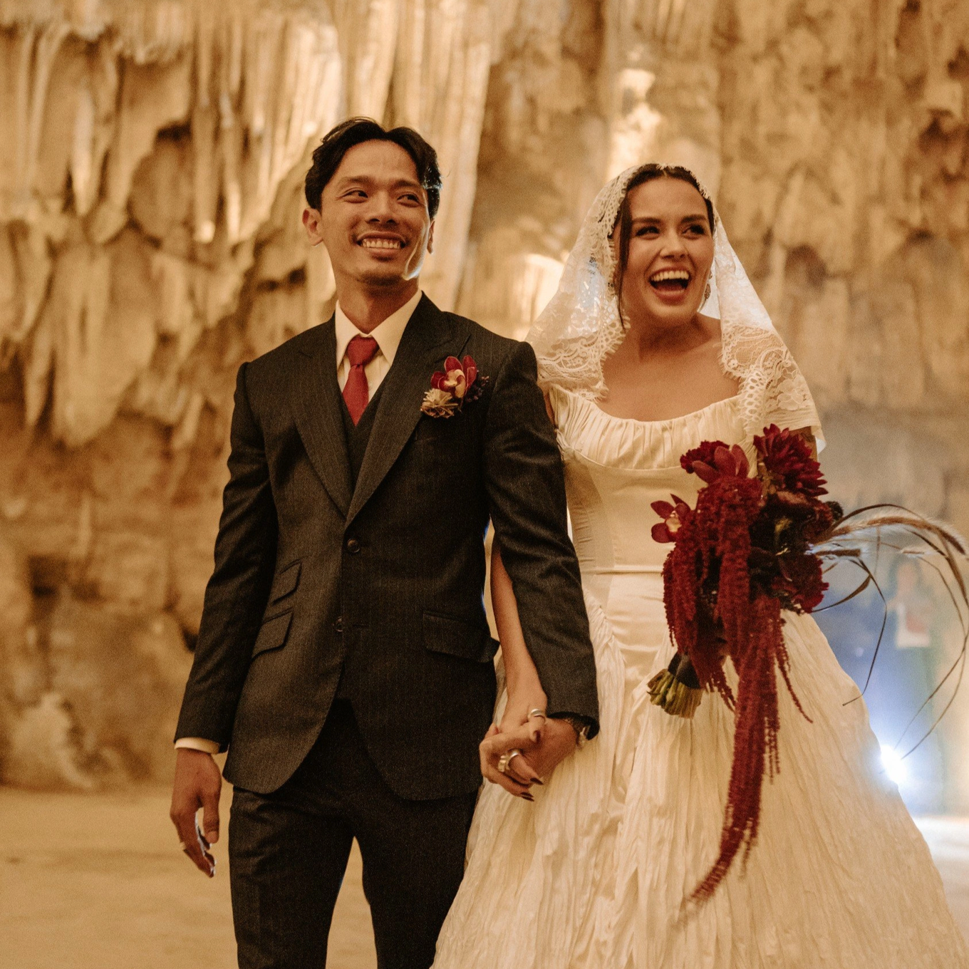 HCM City couple hold wedding in Quang Ninh cave