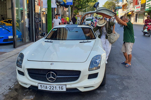 Ông Đặng Lê Nguyên Vũ mua Mercedes-Benz SLS AMG 10 năm, chỉ cầm lái vài lần