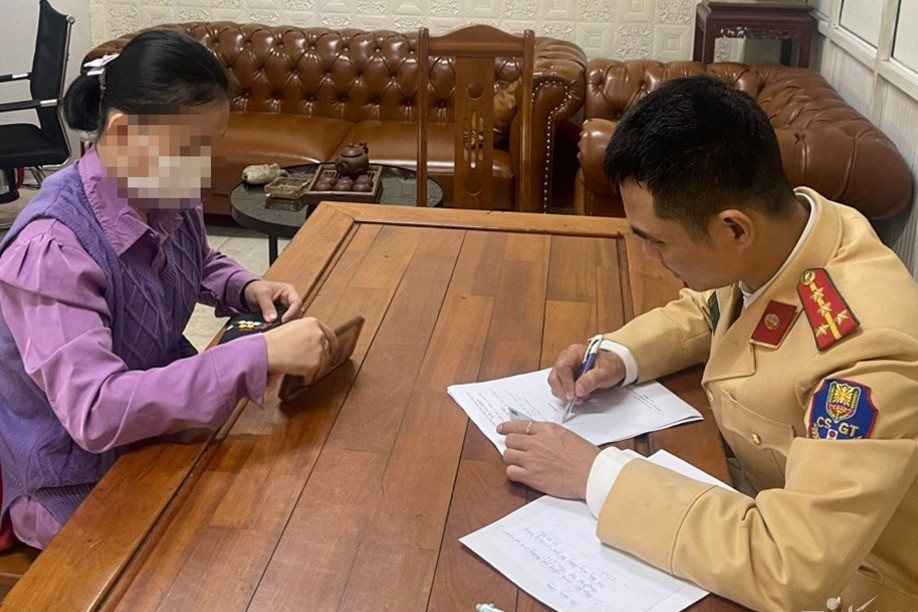 Vì sao Chủ tịch Hà Nội ký xử phạt nữ tài xế vi phạm nồng độ cồn ở phố Trần Cung?