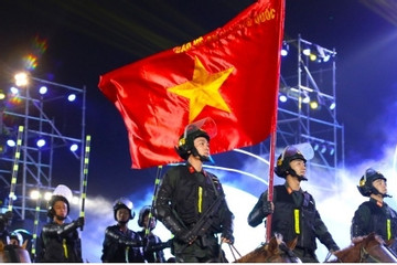 Vietnamese cavalry mobile police force puts in impressive performance