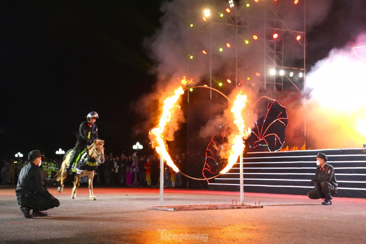 vietnamese cavalry mobile police force puts in impressive performance picture 11