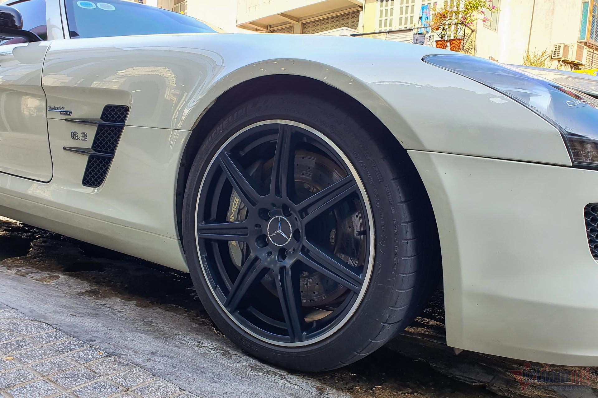 W-mercedes-benz-sls-amg-7-1.jpg