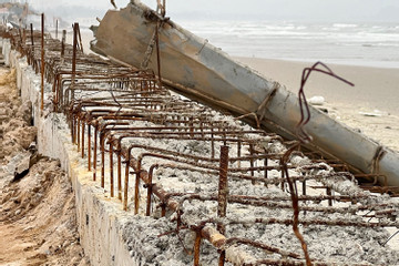 Yêu cầu làm sạch rỉ thép tại dự án trăm tỷ kè biển Cửa Lò