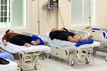 60 người nhập viện sau khi ăn cơm gà ở Nha Trang