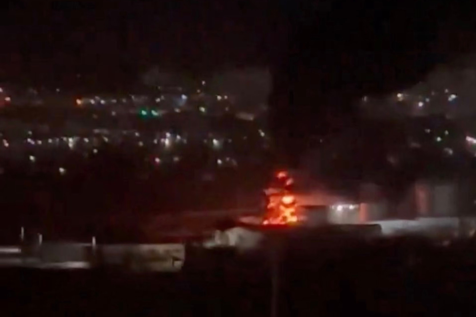 Diễn biến vụ tấn công ồ ạt của UAV Ukraine vào nhiều vùng của Nga