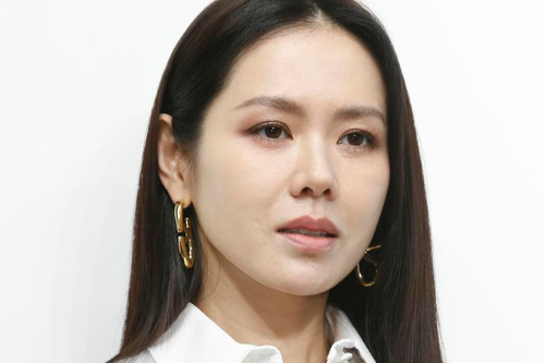 Son Ye Jin - vợ yêu của Hyun Bin bị chê 'già, kém sắc' khi dự sự kiện thời trang