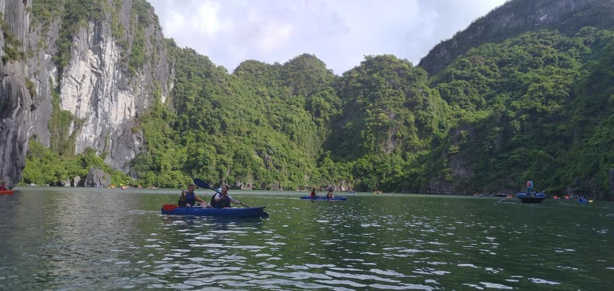 29 song sach bien xanh.jpg