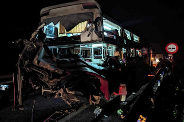Bắt giam tài xế liên quan vụ tai nạn 2 người chết trên cao tốc Cam Lộ - La Sơn