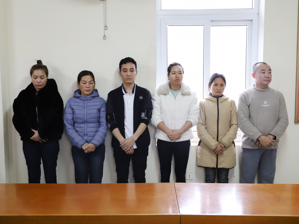 cac doi tuong trong duong day bi bat giu.jpg