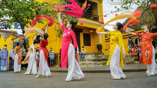 hoi an memories 2024 returns with numerous colourful street events picture 1