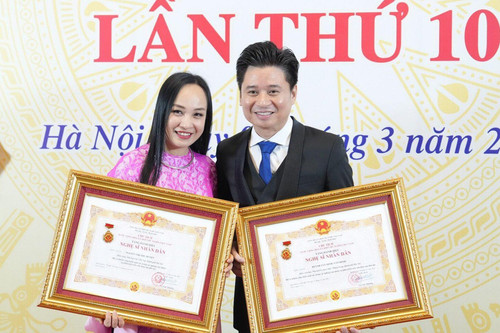 Thu Huyền - Tấn Minh: Cặp vợ chồng hiếm cùng nhận NSND, 20 năm hôn nhân viên mãn
