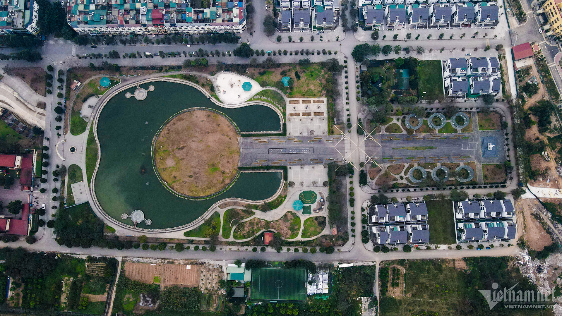 View - Nhiều cảnh trái khoáy trong Công viên âm nhạc ở Hà Nội
