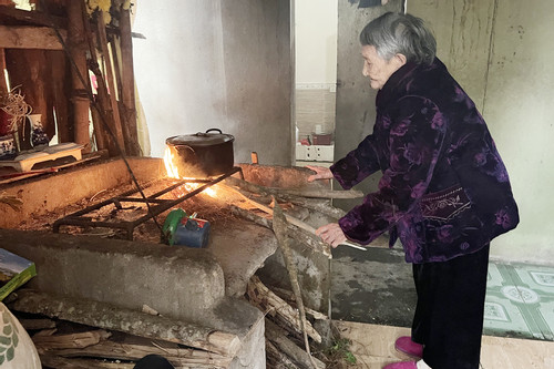 Cụ bà 104 tuổi vẫn đọc thơ vanh vách, sinh con lúc 51 tuổi