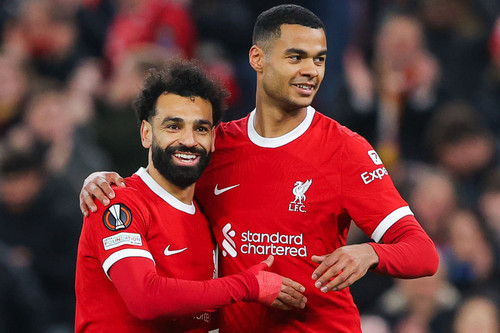 Liverpool thắng kiểu tennis: Salah và lời thách thức MU