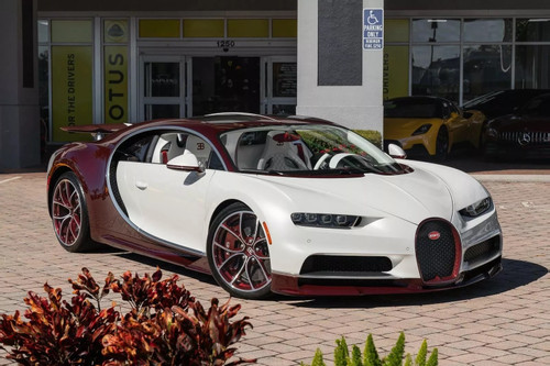 Mua siêu xe Bugatti Chiron 3,8 triệu USD, đại gia được tặng kèm Rolls-Royce