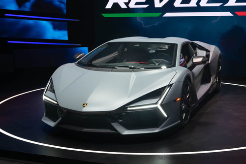 Siêu xe hybrid Lamborghini Revuelto trên 40 tỷ sắp về tay đại gia Minh Nhựa?