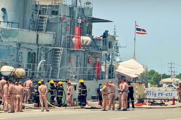 Tàu khu trục Thái Lan trúng đạn lạc, 13 thủy thủ bị thương