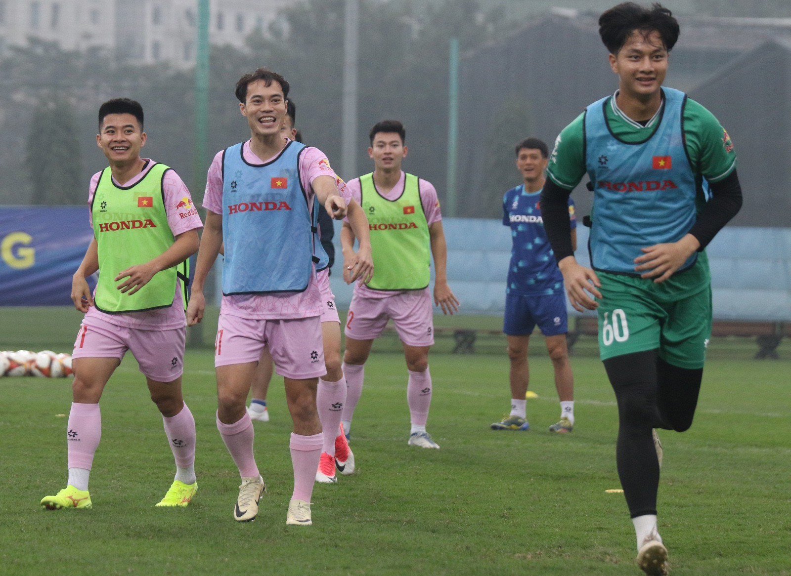 View - Việt Anh báo tin cực vui trước trận gặp Indonesia